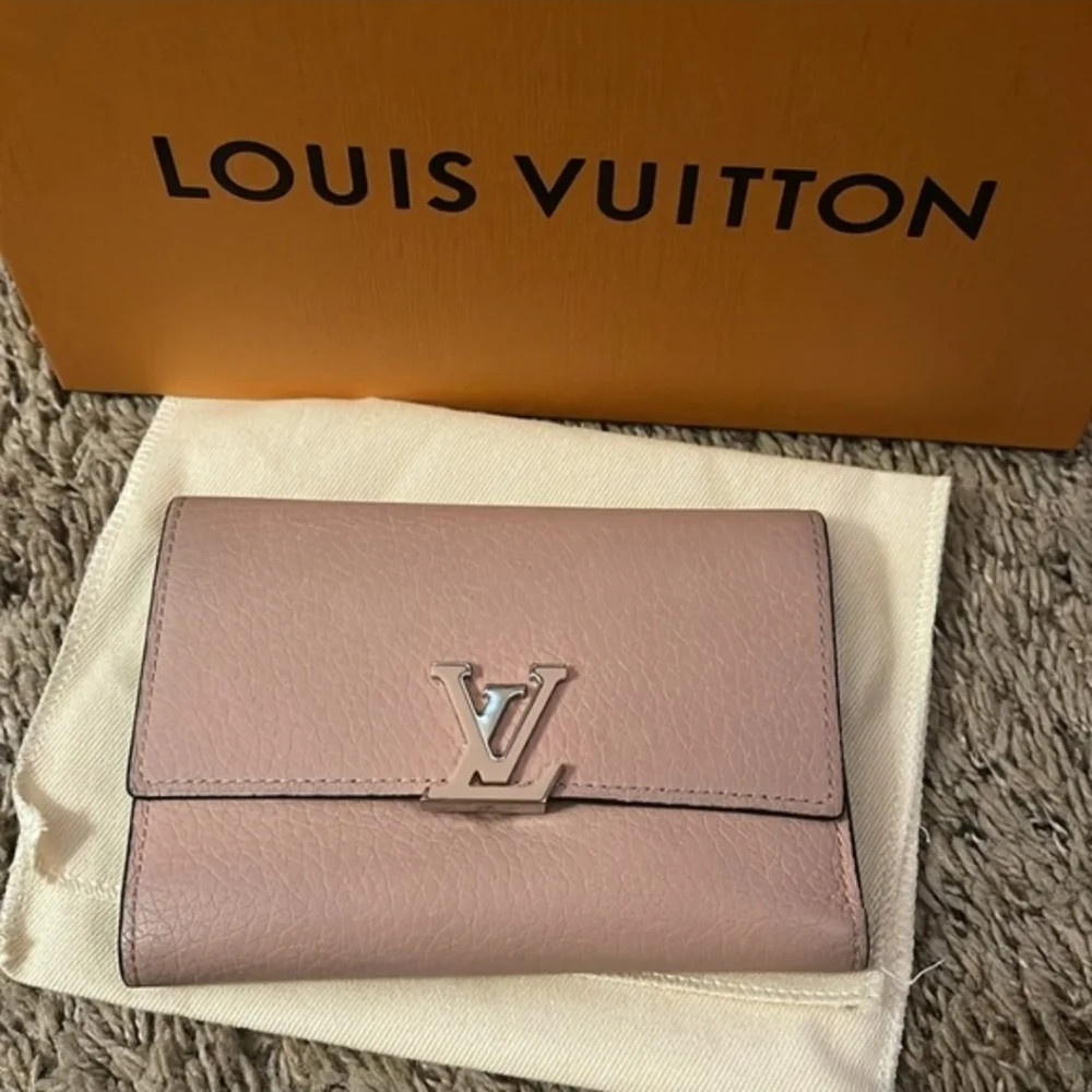 Louis Vuitton Capucines Compact Wallet